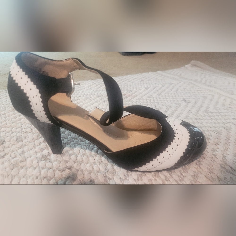 Shoes - Picture 6 of 7